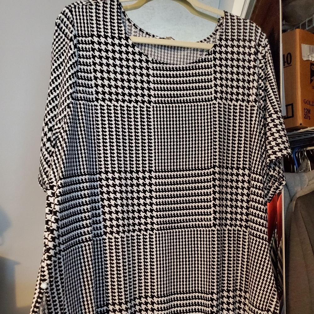 EUC Calvin Klein black and white tunic